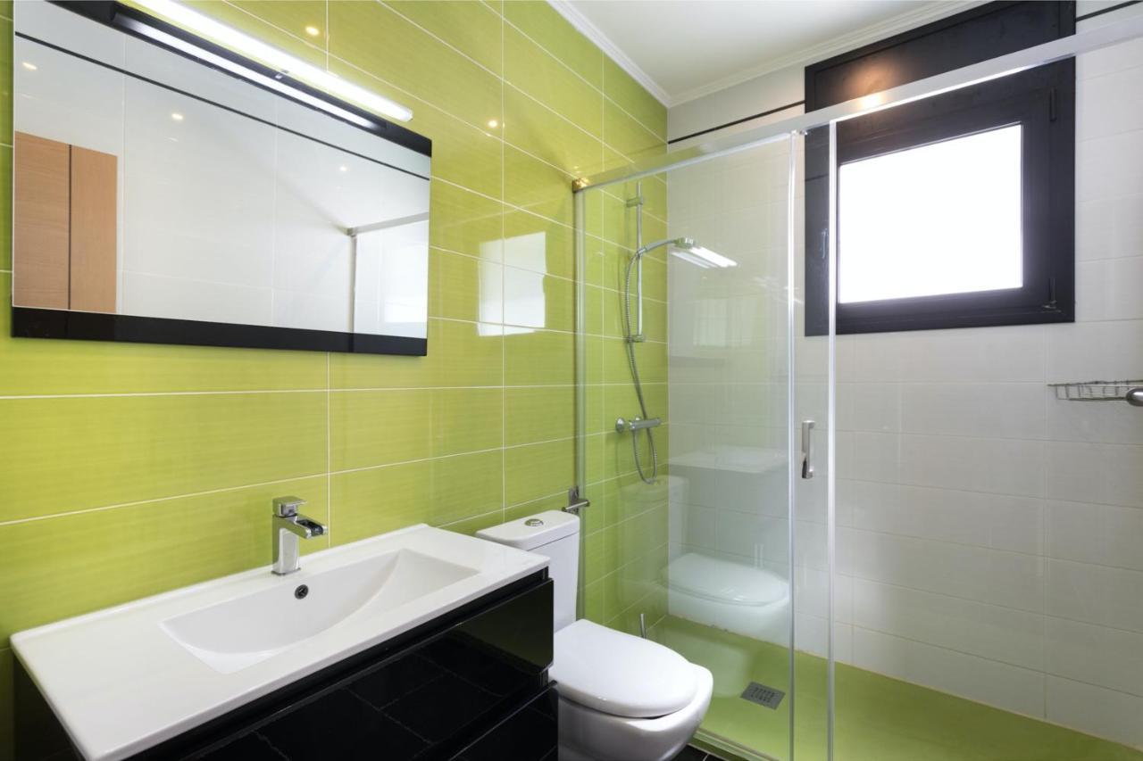 Lloret: Beachside Retreat With Private Pool And Garden Lloret de Mar