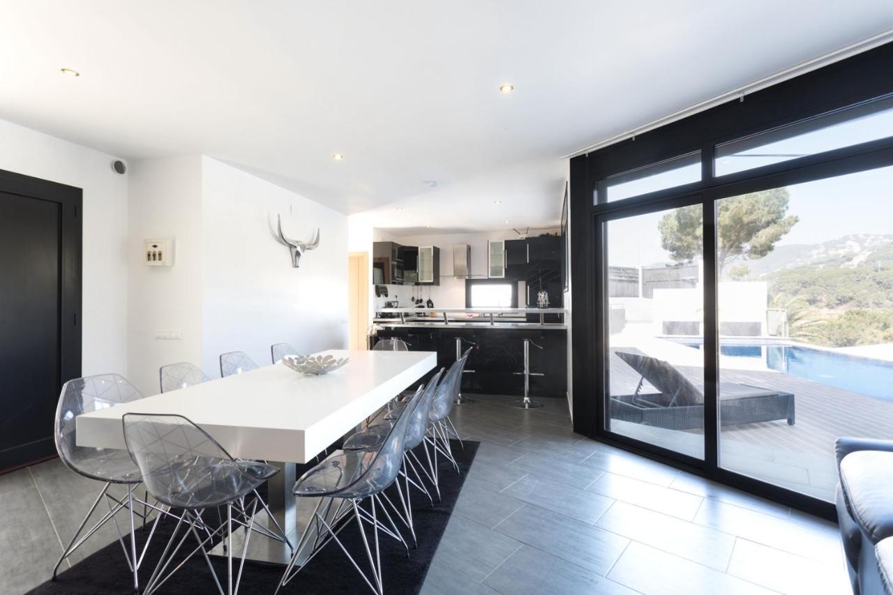 Lloret: Beachside Retreat With Private Pool And Garden